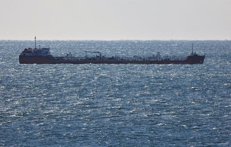 © Reuters. Ảnh tập tin: Một tàu chở dầu thô ở Vịnh Nakhodka gần thành phố cảng Nakhodka, Nga, ngày 4 tháng 12 năm 2022.