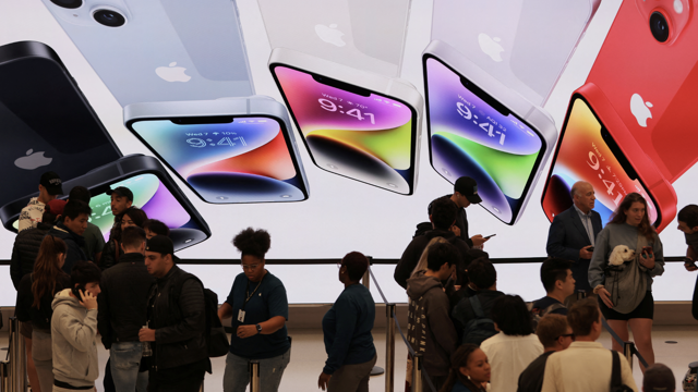 Nếu được sản xuất tại Mỹ như ông Trump muốn,  iPhone sẽ có giá 3.500 USD