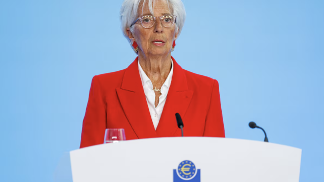 ECB hạ lãi suất, giảm dự báo lạm phát